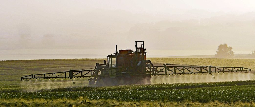 Pesticides: toujours pas tenus à bonne distance d’épandage des riverains