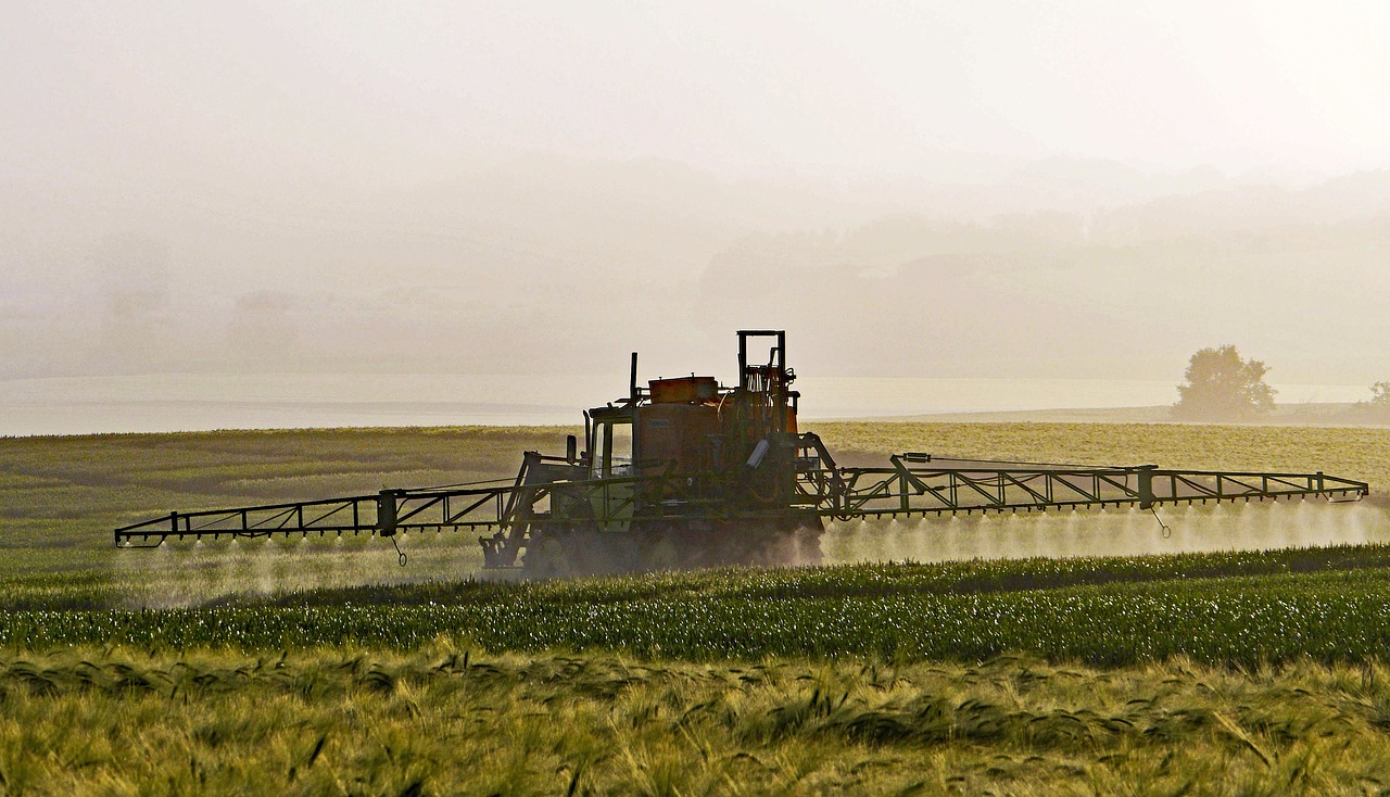 Pesticides : quelle est la « bonne distance » d’épandage? Donnez votre avis!