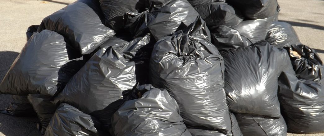 Plastiques noirs & polluants